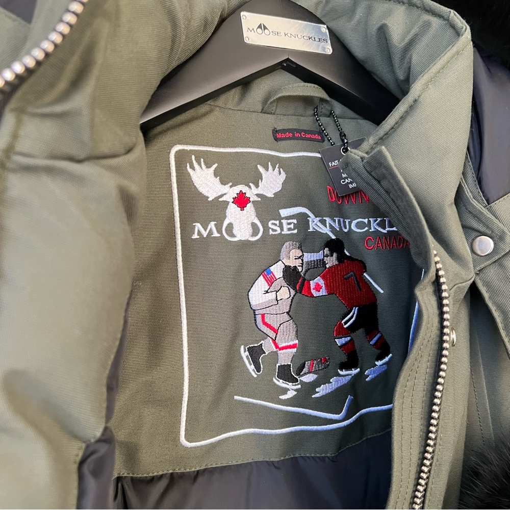 NEW🍉Moose Knuckles Stirling Down Jacket Parka Shearling Trim Green Black Pom - Picture 14 of 15